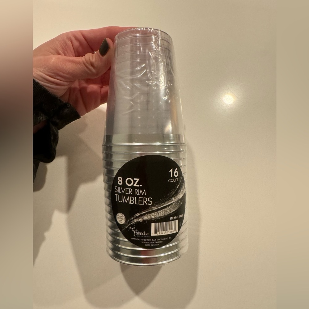 Brand new! 8 oz silver rim plastic party tumblers